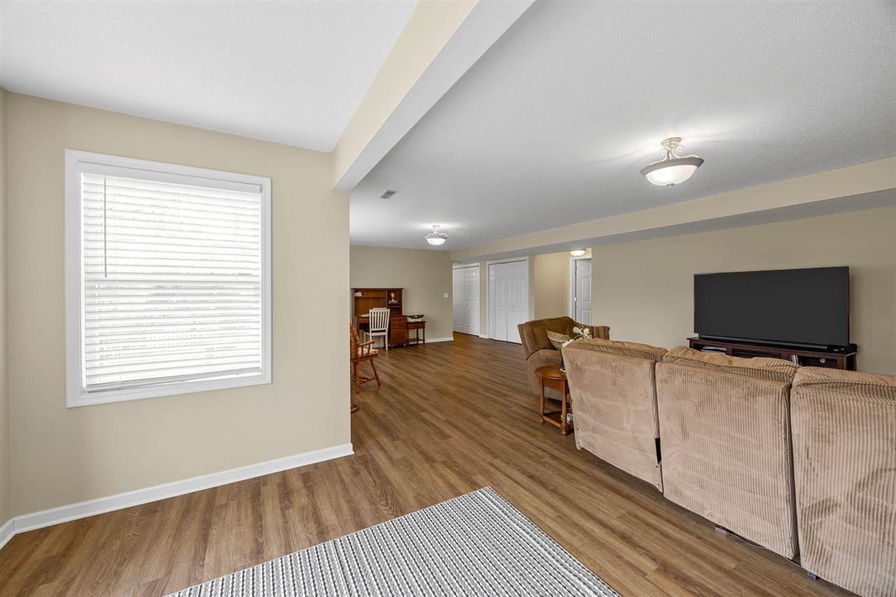 1926 Meadow Ridge Ln