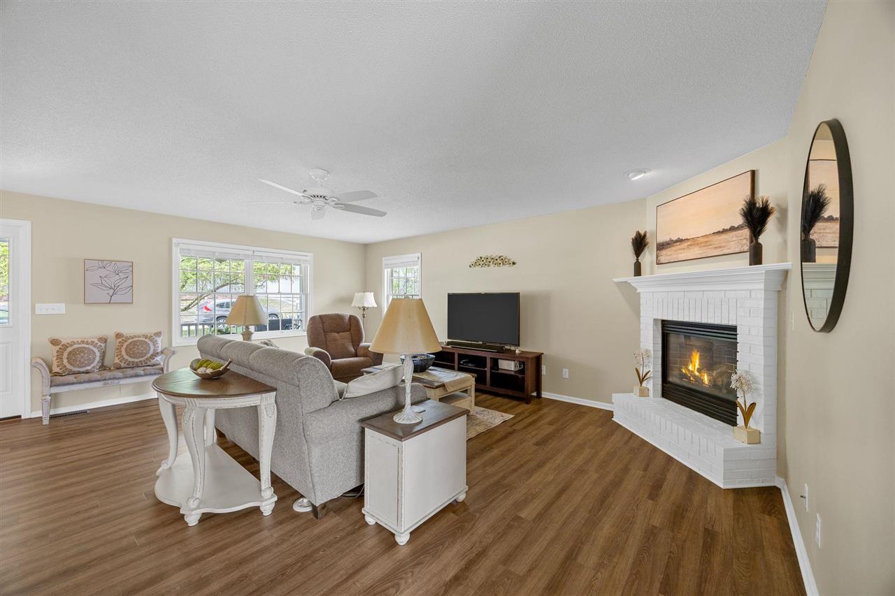 1926 Meadow Ridge Ln