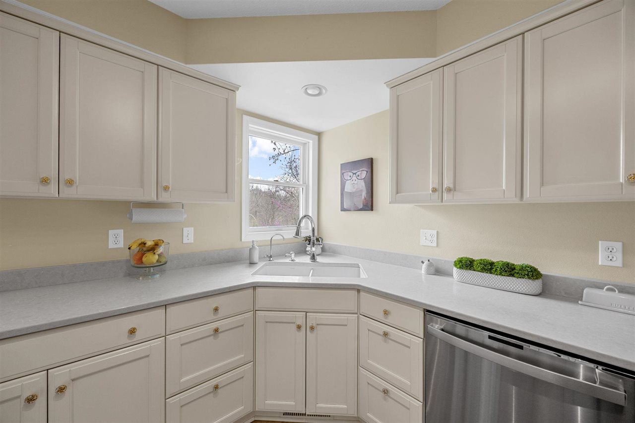 1926 Meadow Ridge Ln