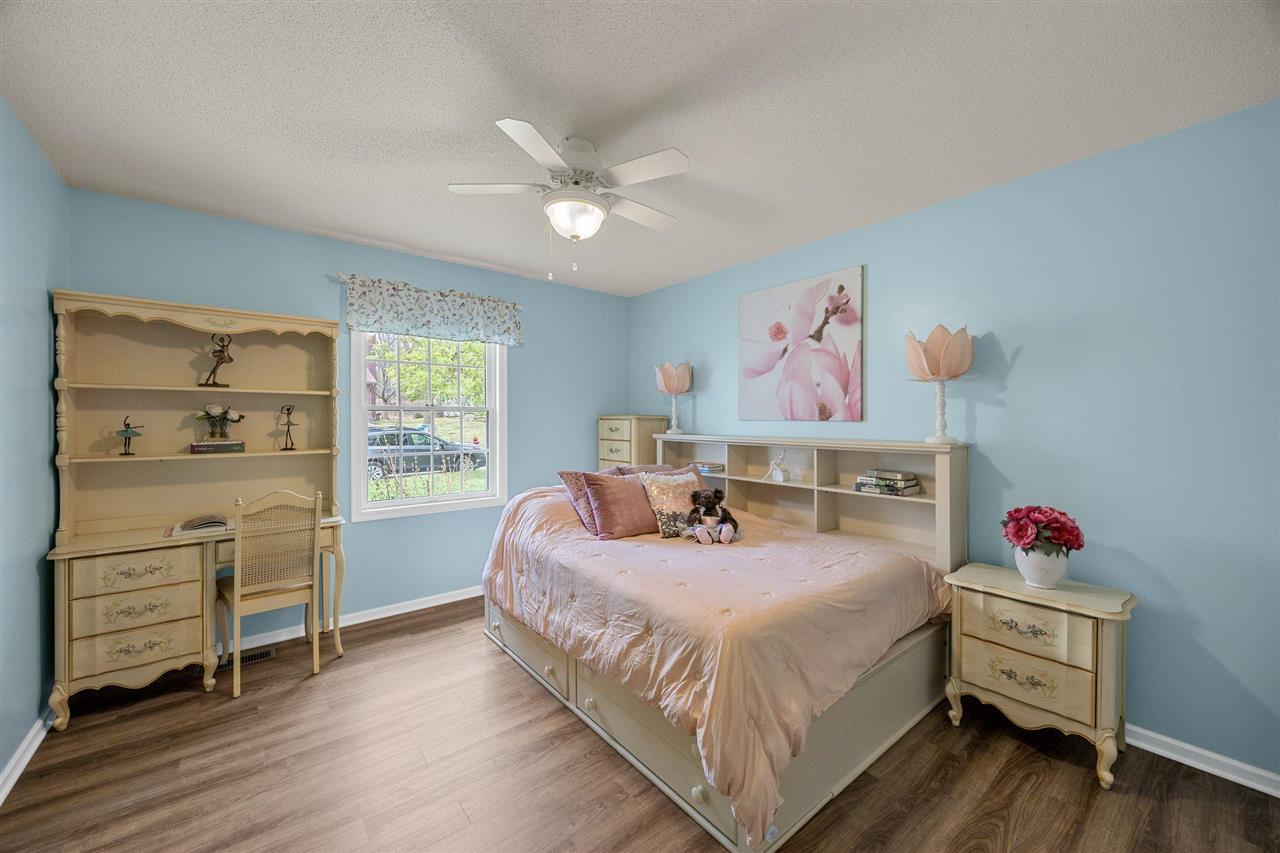 1926 Meadow Ridge Ln