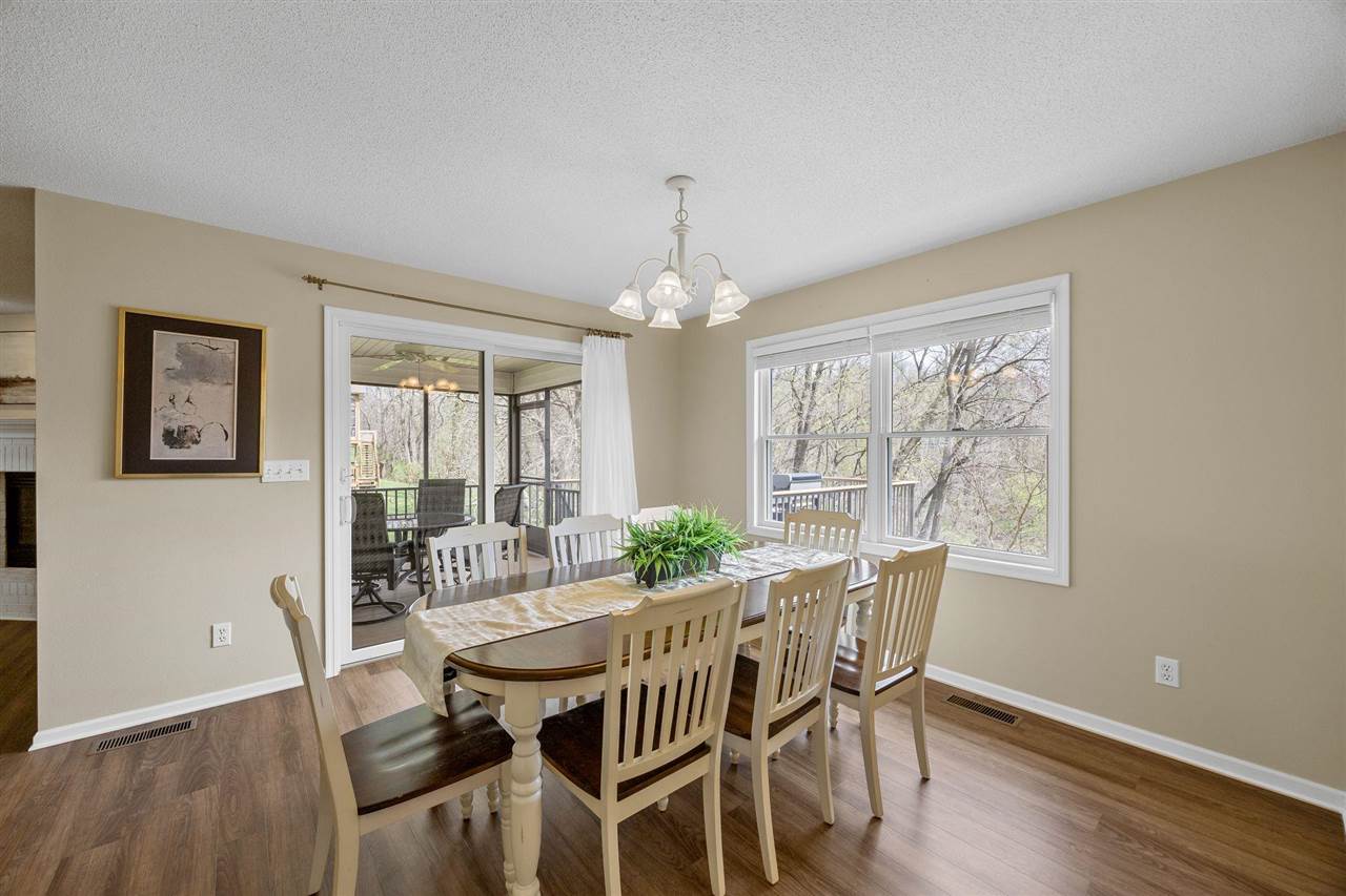 1926 Meadow Ridge Ln