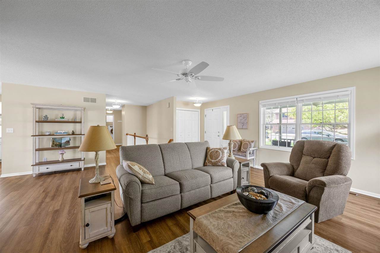 1926 Meadow Ridge Ln