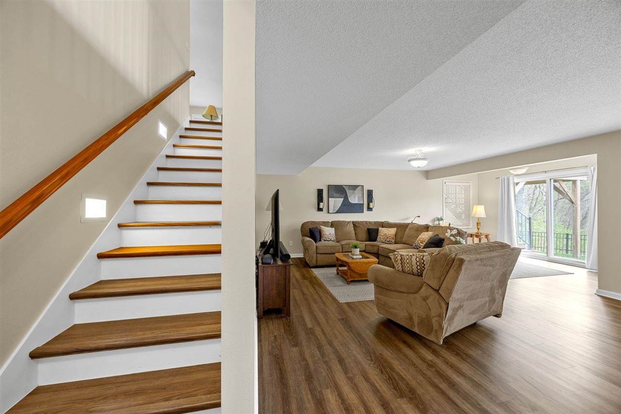 1926 Meadow Ridge Ln