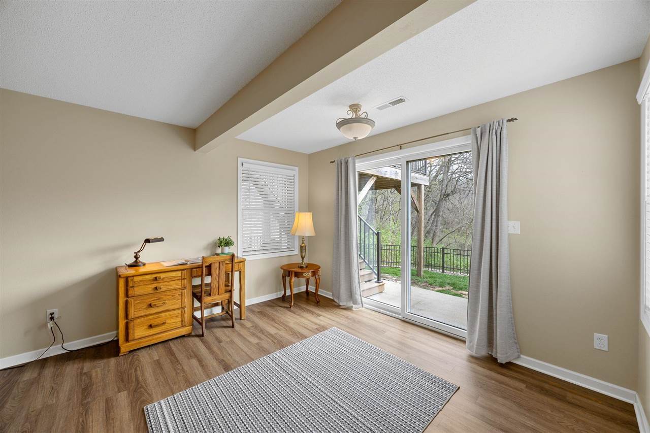 1926 Meadow Ridge Ln