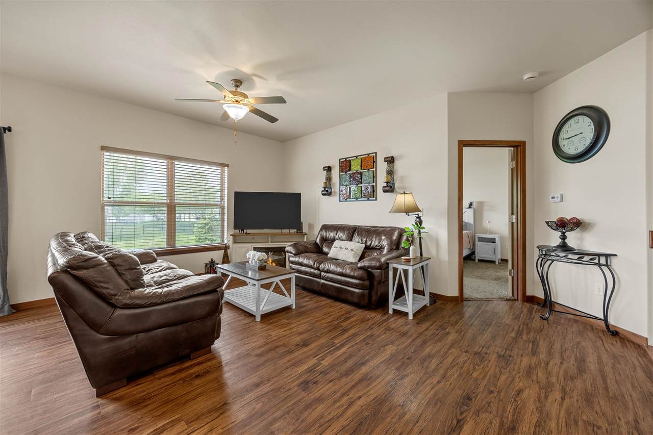 323 Windflower Ln