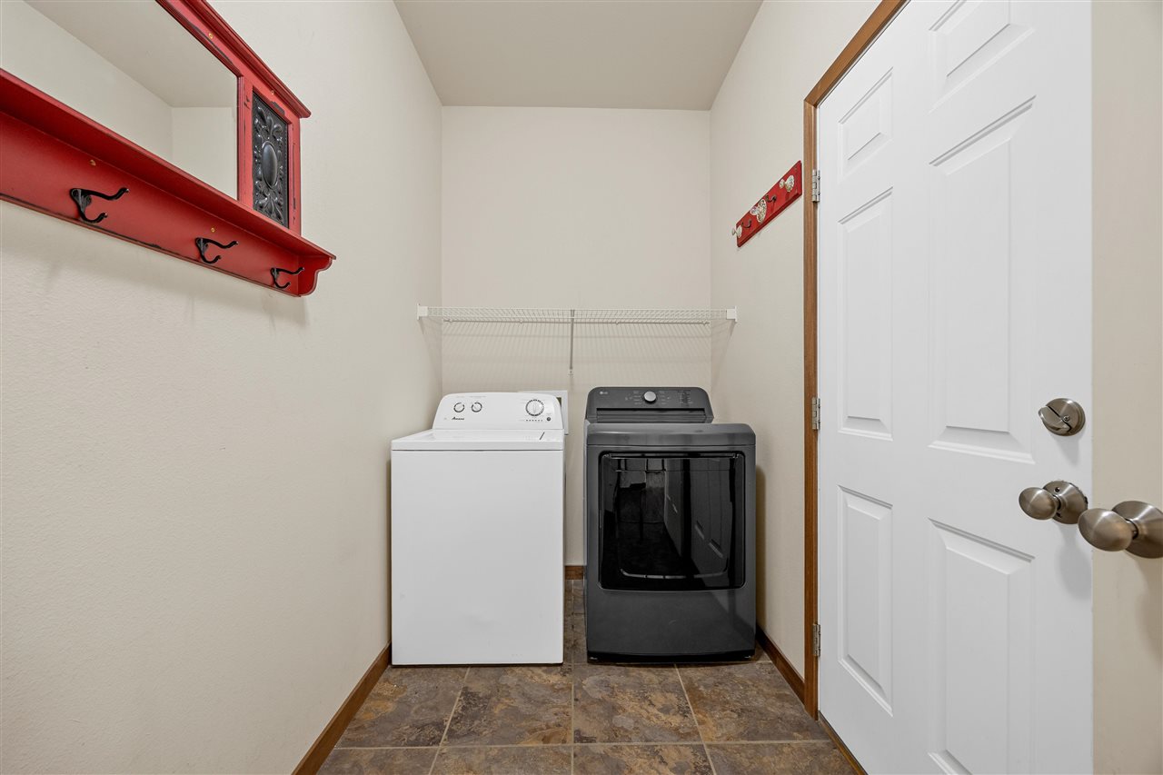 323 Windflower Ln