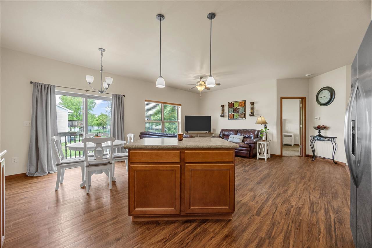 323 Windflower Ln