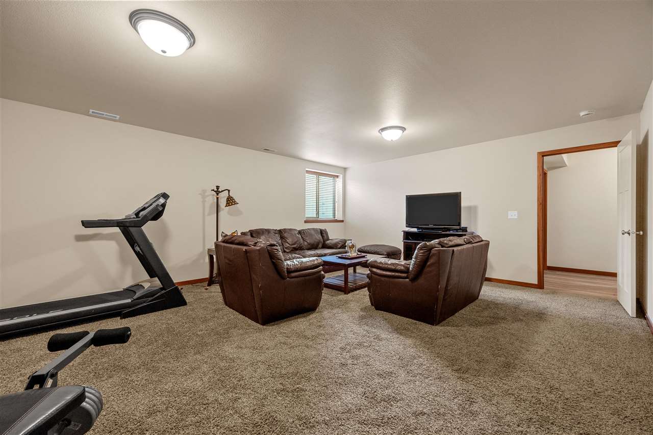 323 Windflower Ln
