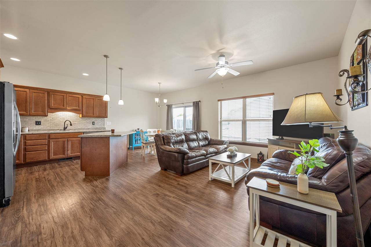 323 Windflower Ln