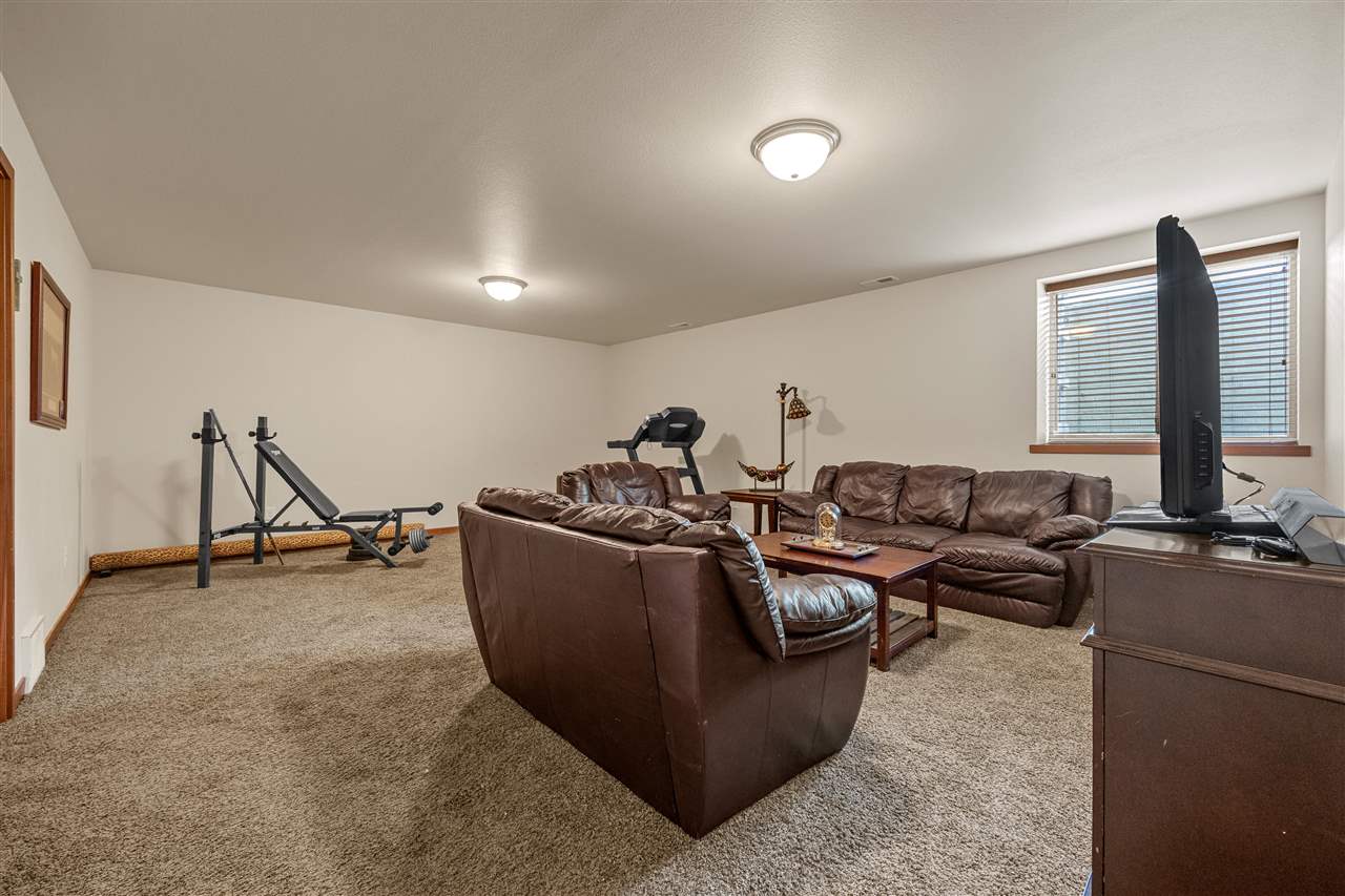 323 Windflower Ln