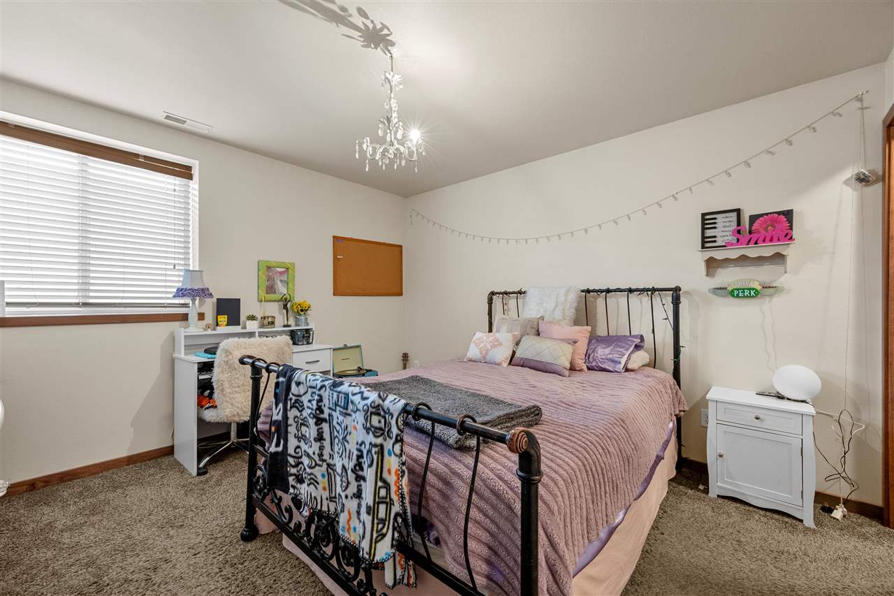 323 Windflower Ln