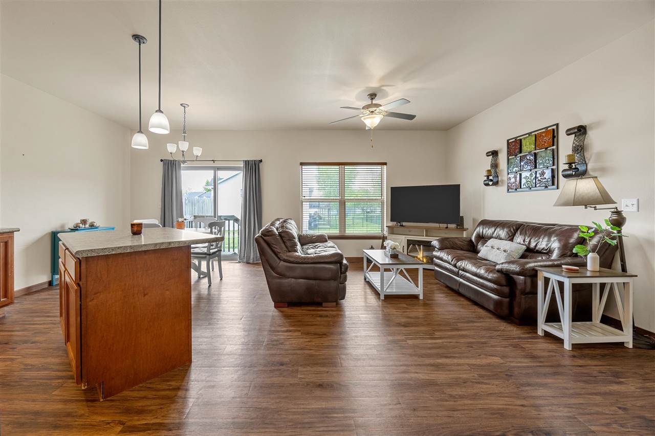 323 Windflower Ln