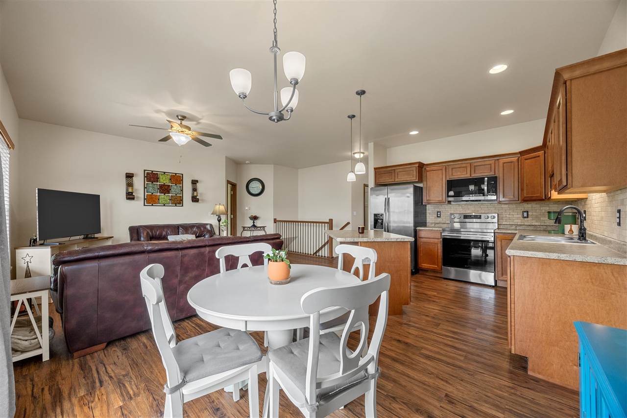 323 Windflower Ln
