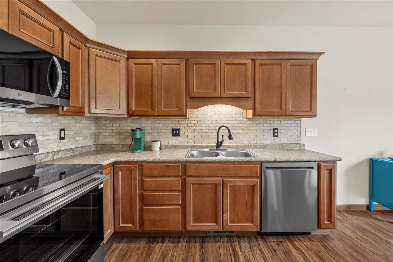 323 Windflower Ln