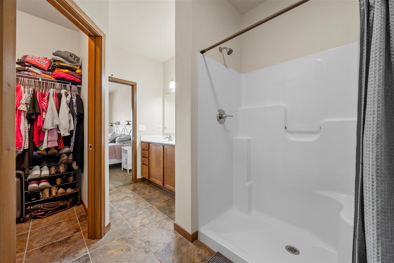 323 Windflower Ln