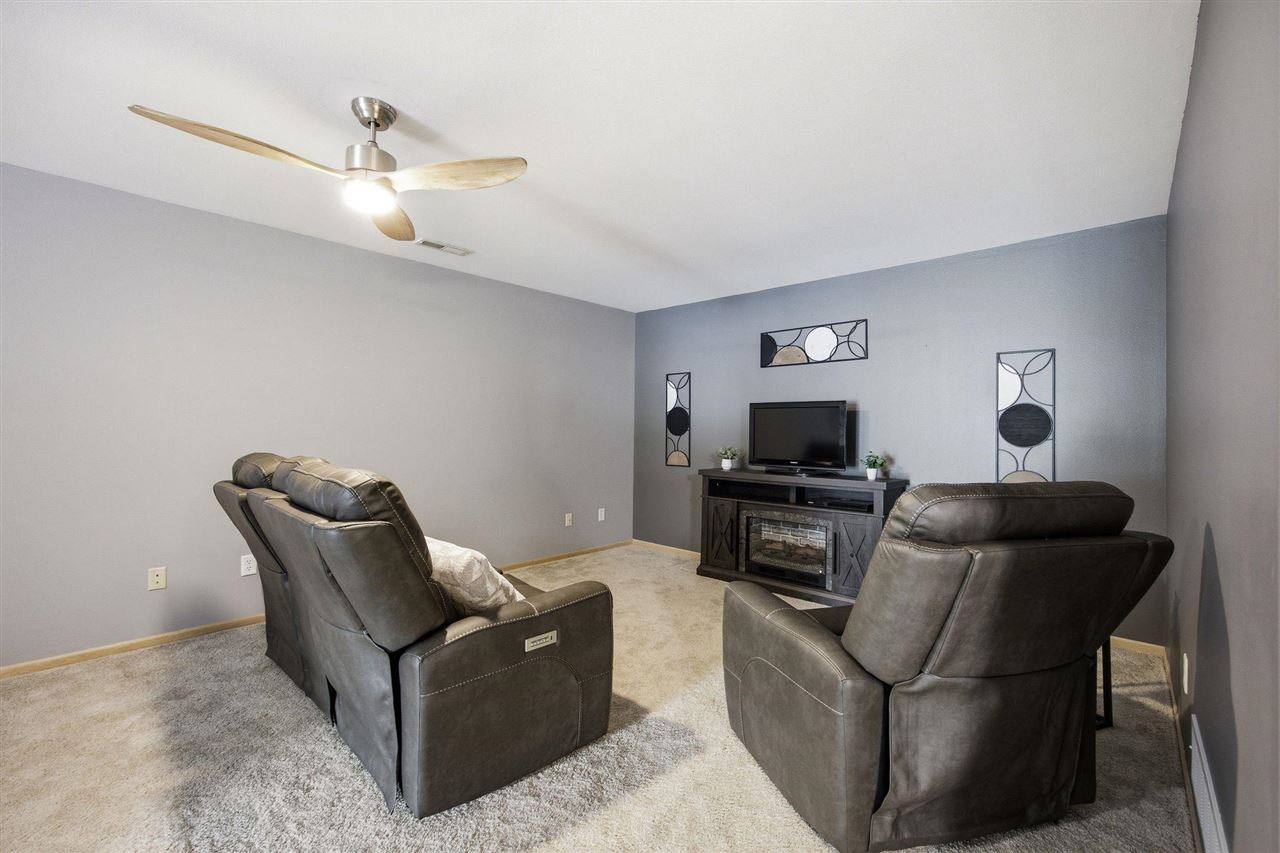 118 Broadmoor Ln