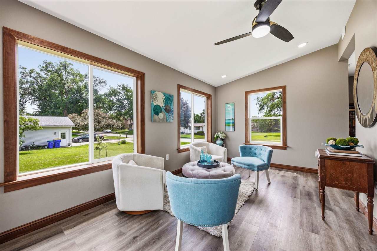 160 N George St