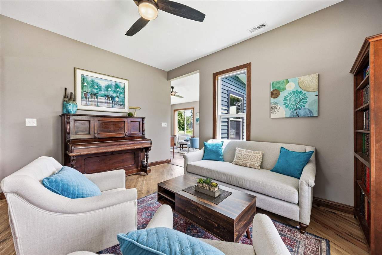 160 N George St
