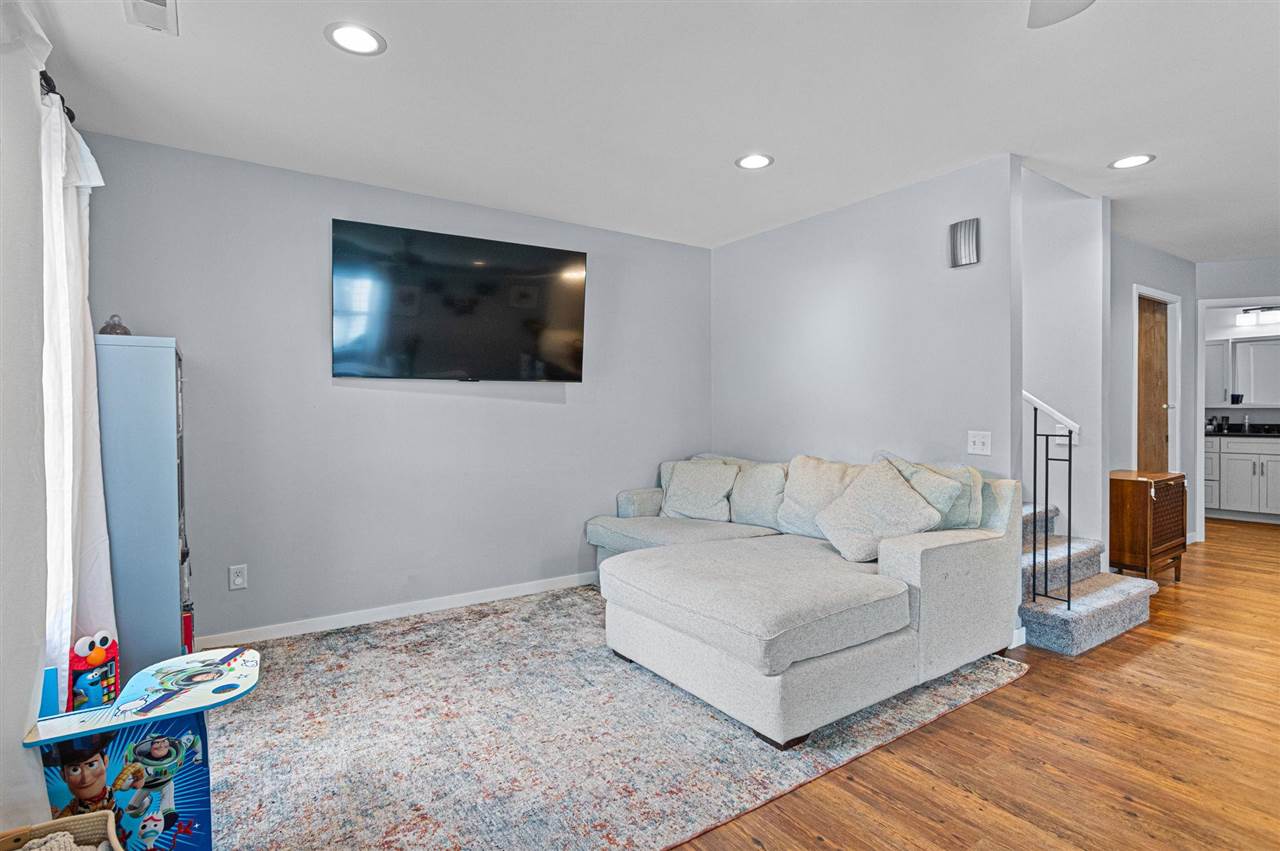 328 N Downey