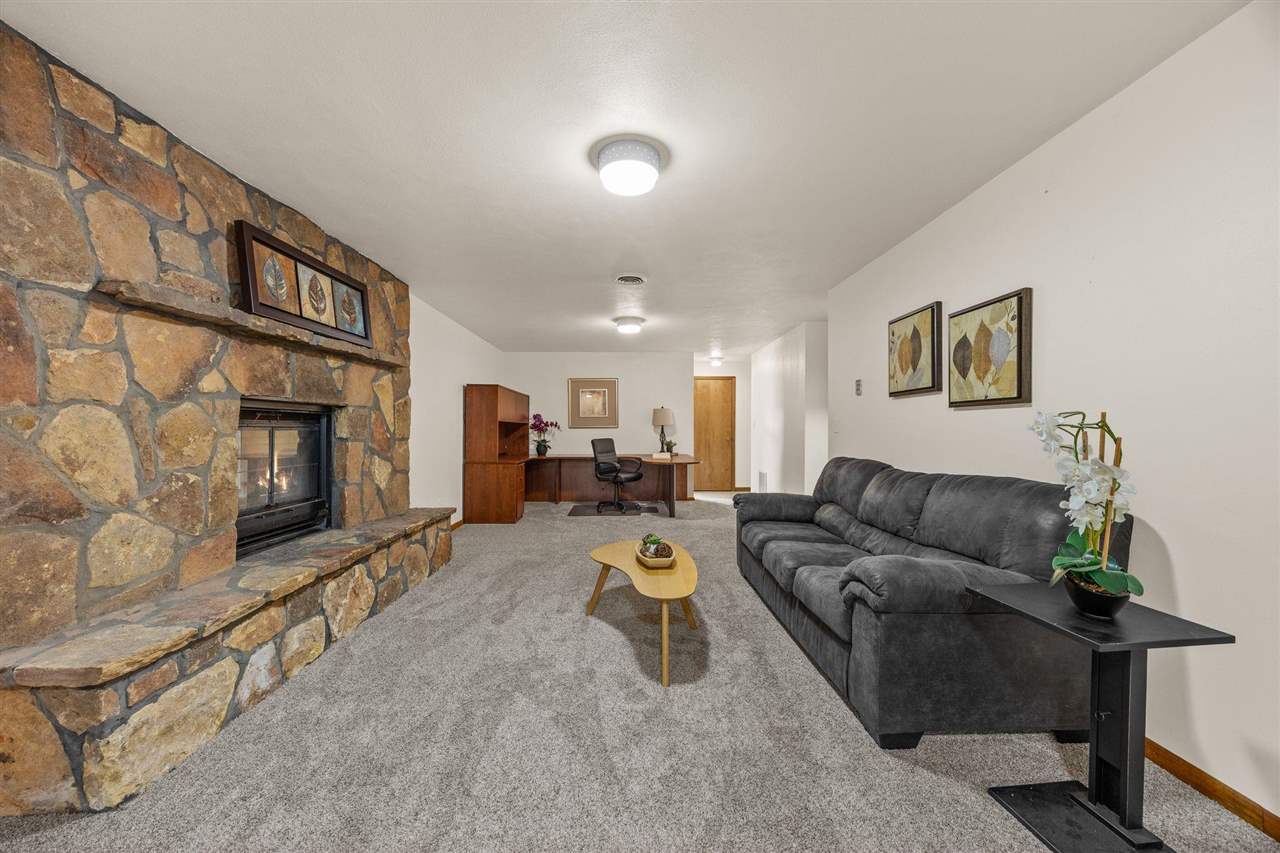 200 Schnoebelen St