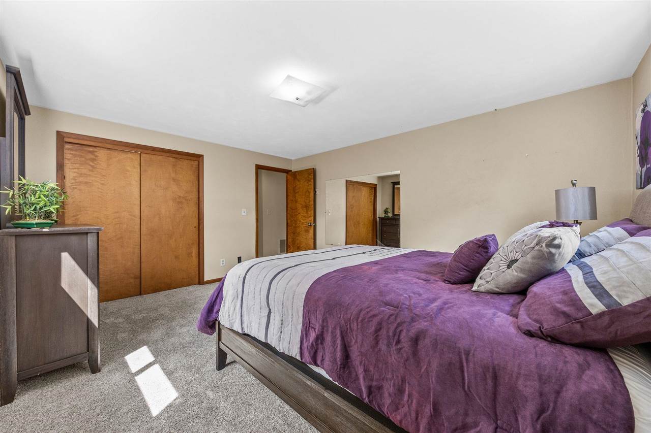 200 Schnoebelen St