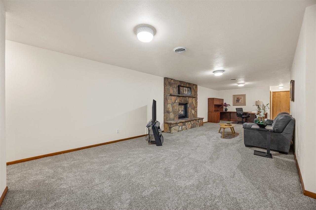 200 Schnoebelen St