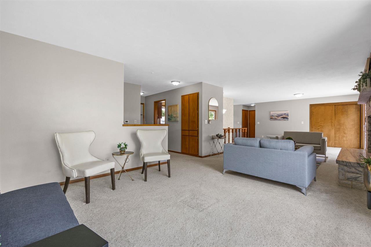 200 Schnoebelen St