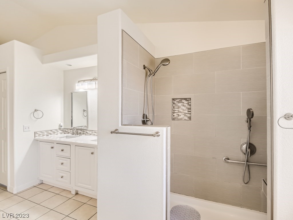 5216 North Chieftain Street