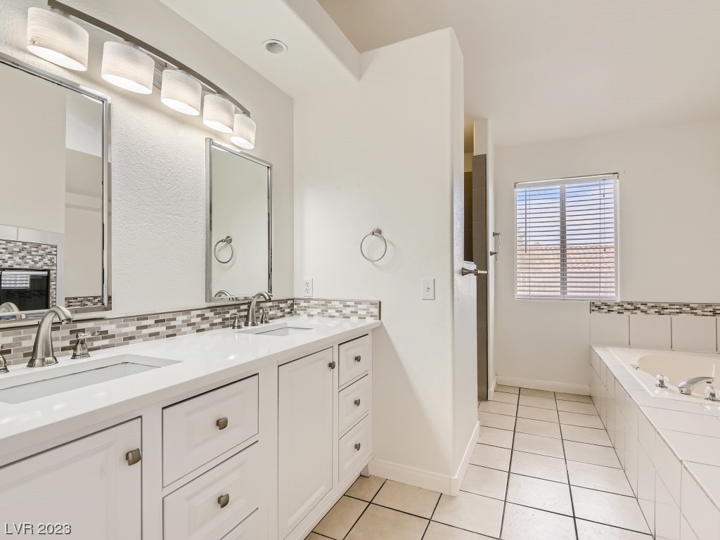 5216 North Chieftain Street