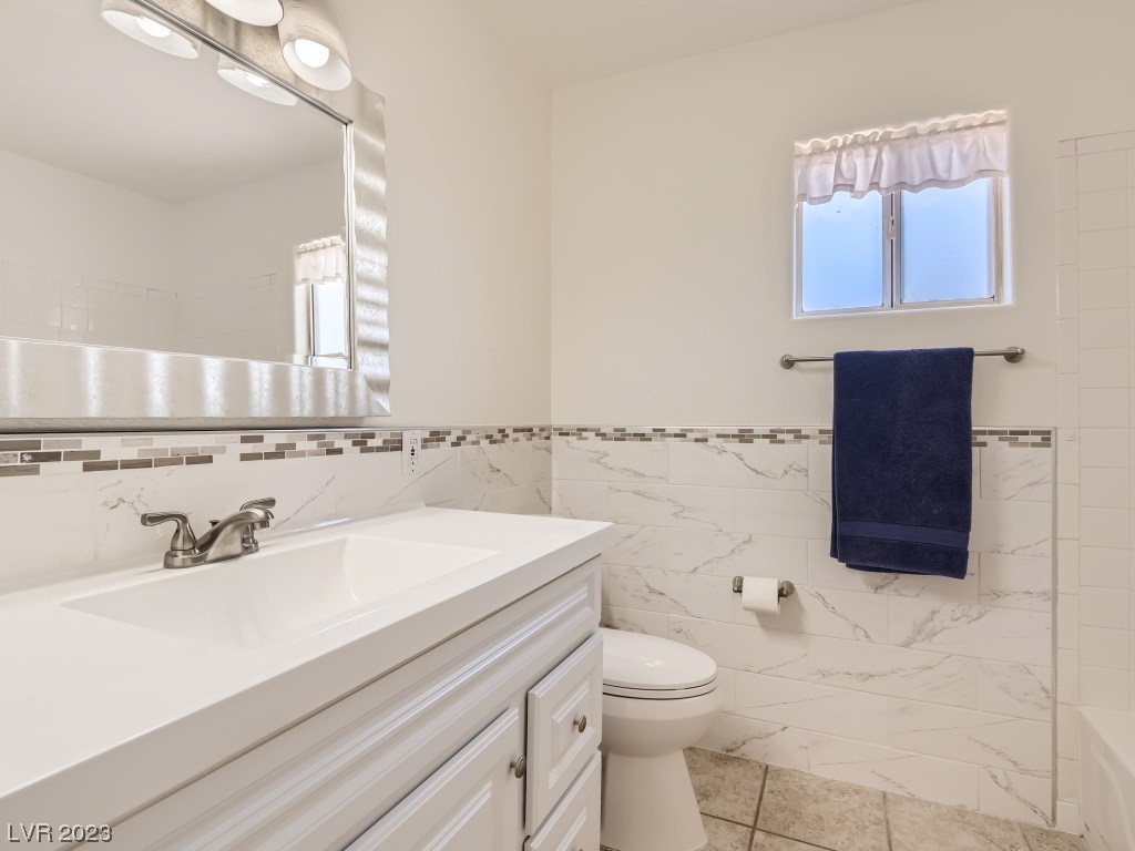 5216 North Chieftain Street