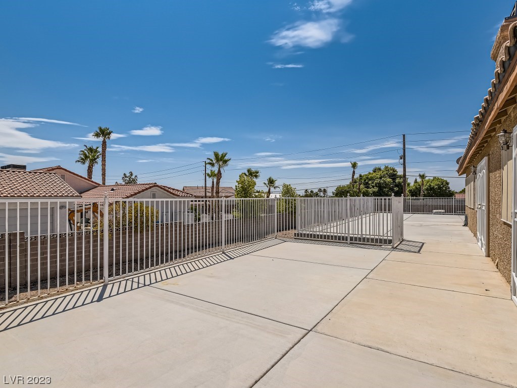 5216 North Chieftain Street