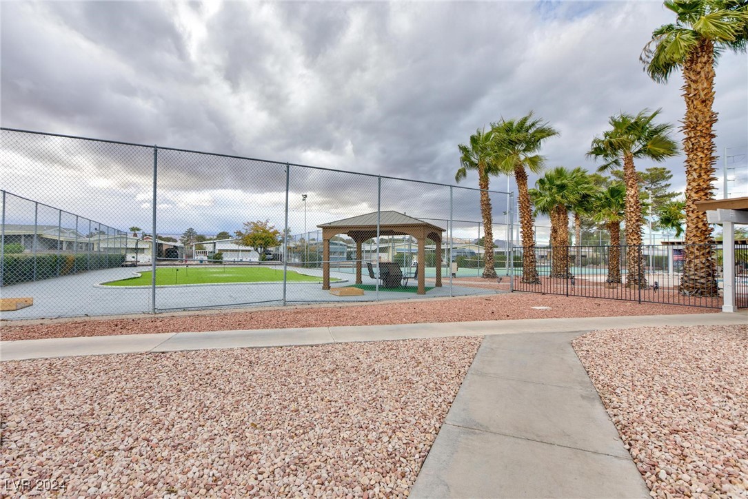 4608 Royal Ridge Avenue