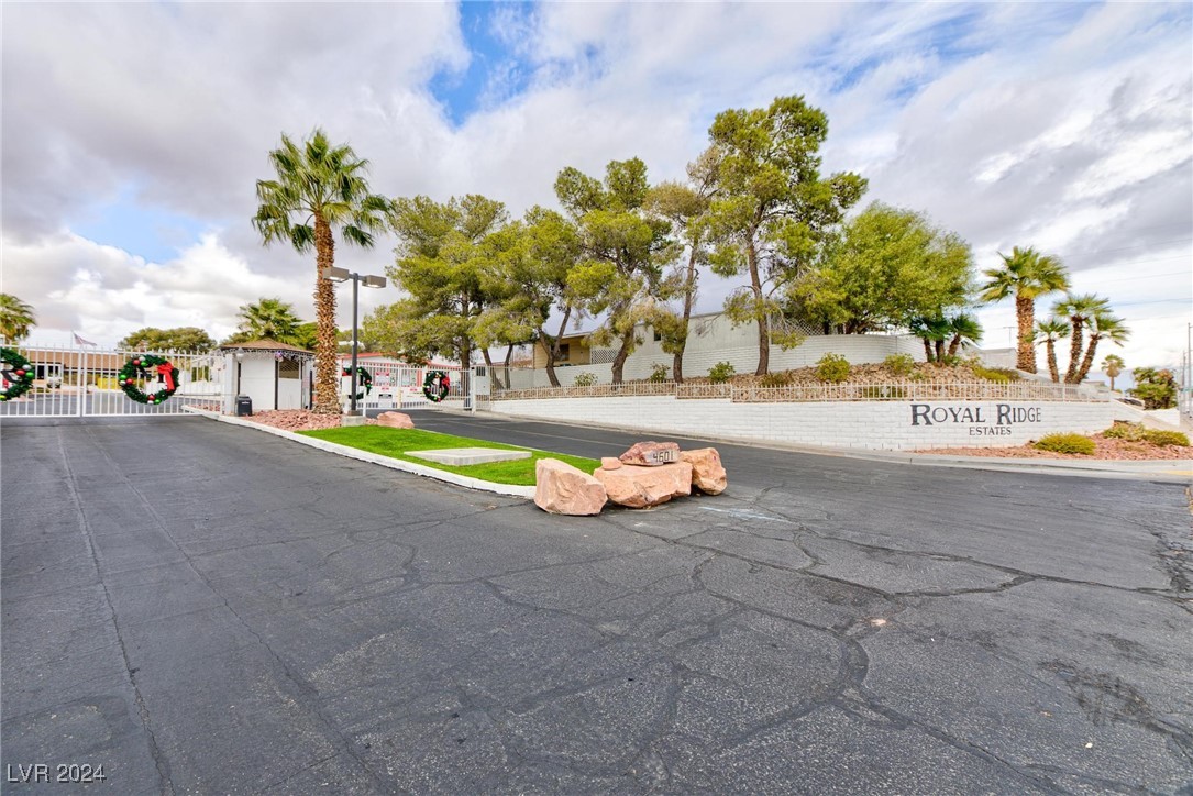 4608 Royal Ridge Avenue