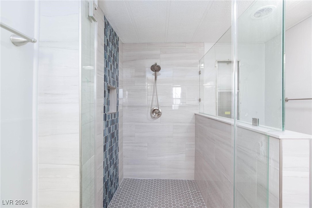 4608 Royal Ridge Avenue