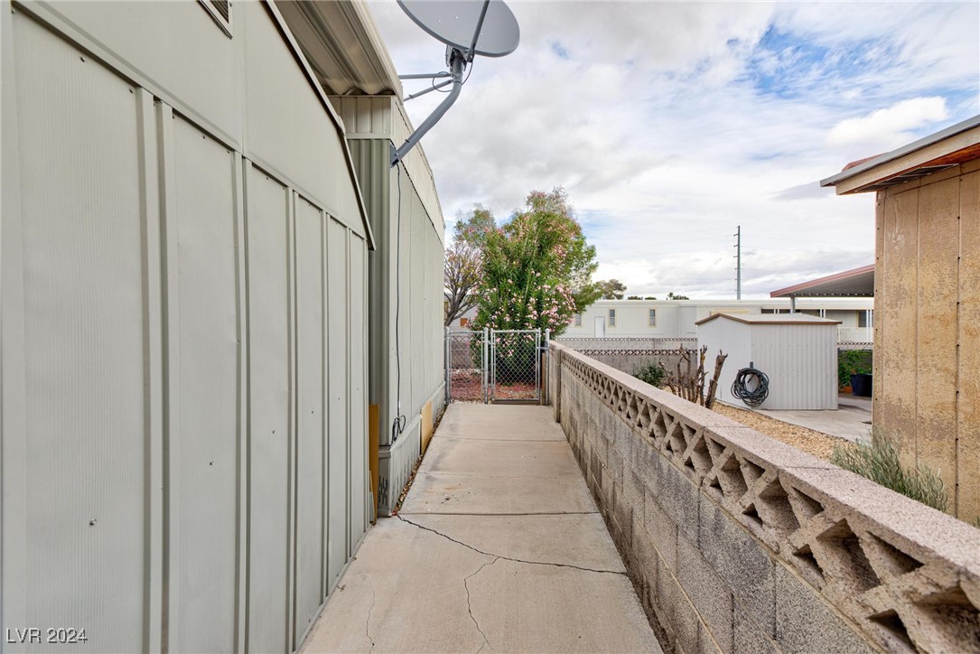 4608 Royal Ridge Avenue