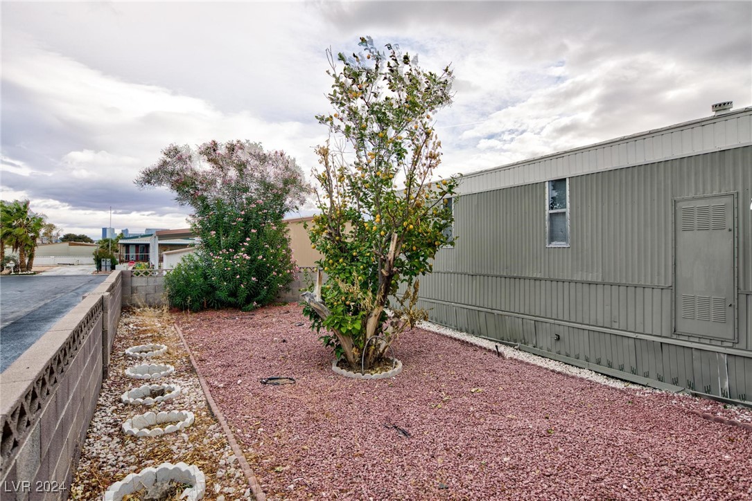 4608 Royal Ridge Avenue