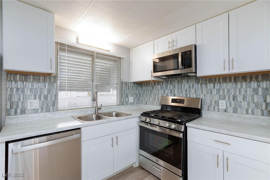 4608 Royal Ridge Avenue