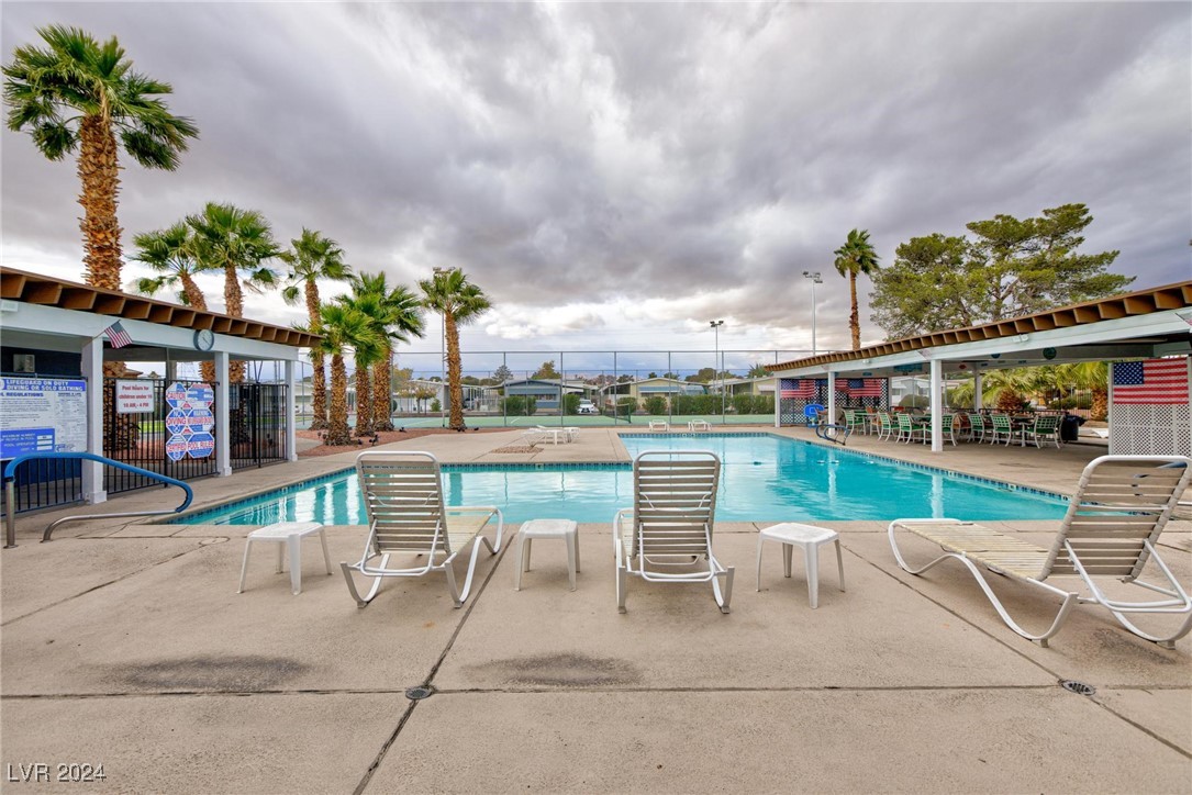 4608 Royal Ridge Avenue