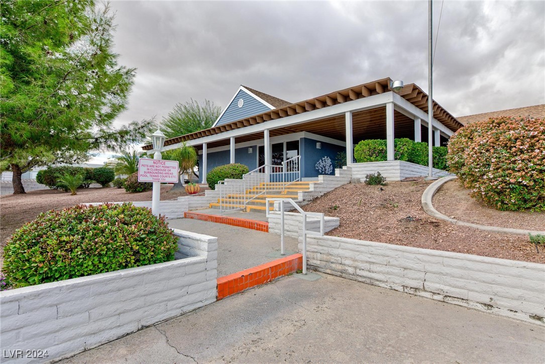 4608 Royal Ridge Avenue