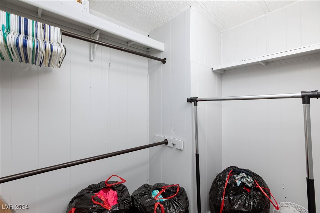 4608 Royal Ridge Avenue