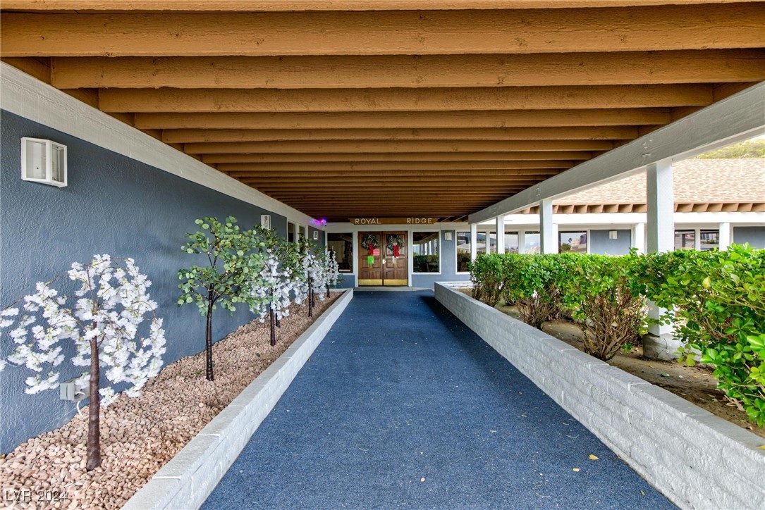 4608 Royal Ridge Avenue