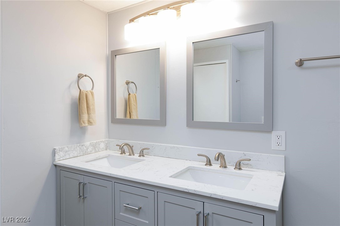 4608 Royal Ridge Avenue