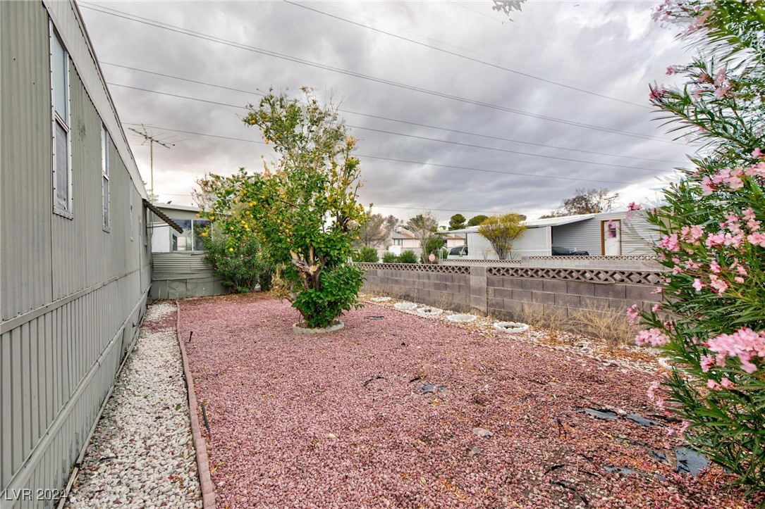 4608 Royal Ridge Avenue