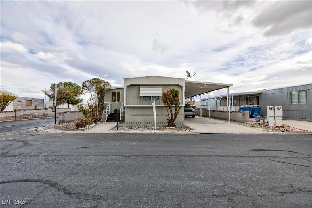 4608 Royal Ridge Avenue