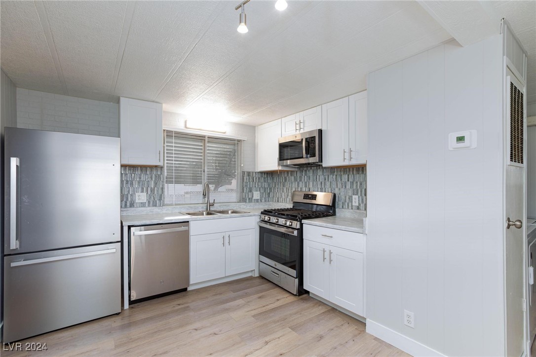 4608 Royal Ridge Avenue