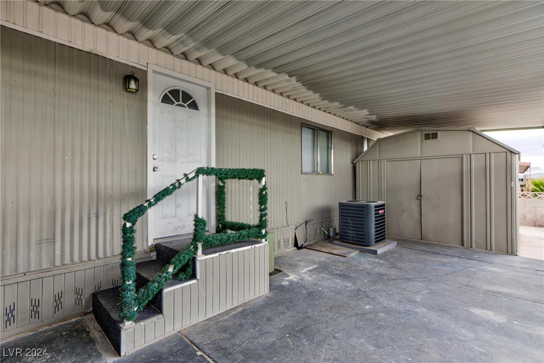 4608 Royal Ridge Avenue