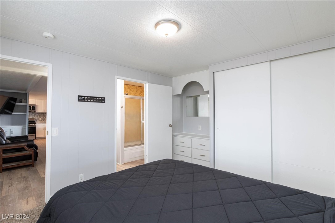 4608 Royal Ridge Avenue