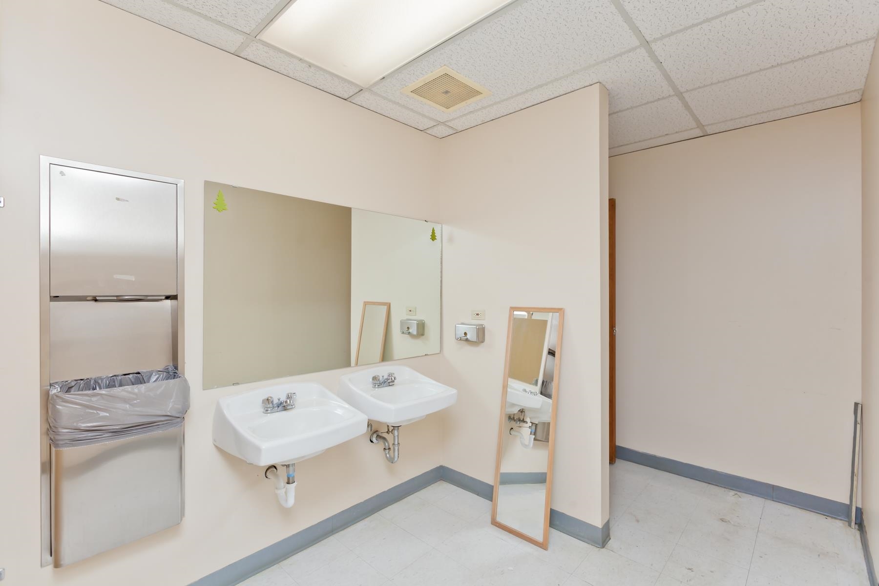 2777 Crossroads Boulevard Unit: 1