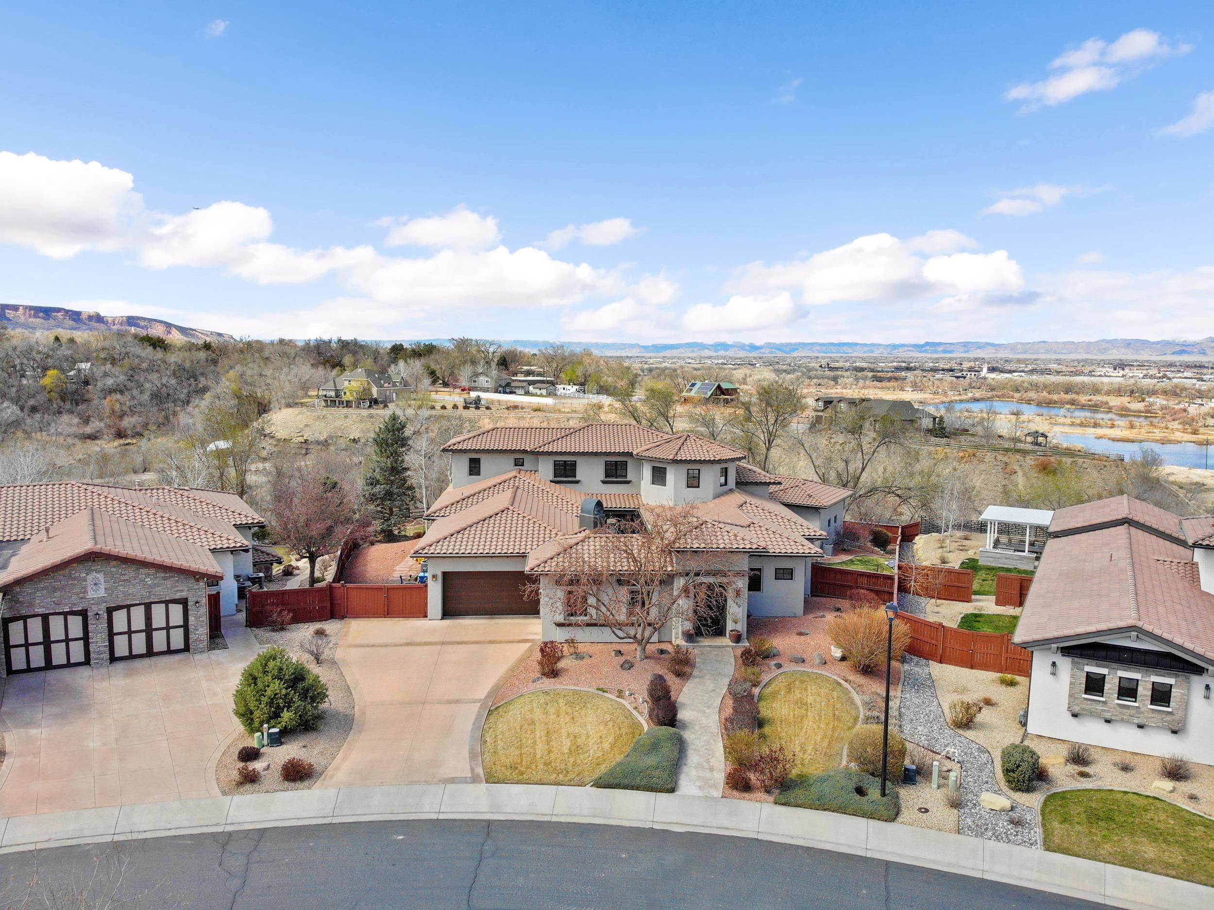 440 High Pointe Circle