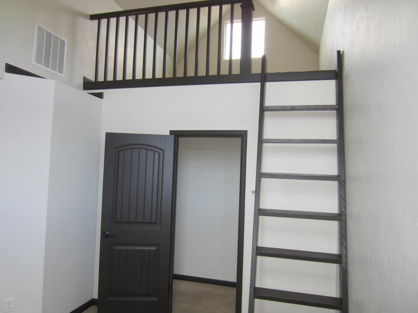 2499 Tiptop Avenue Unit: B